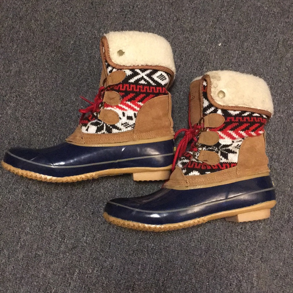 Khombu women’s snow boots size 9